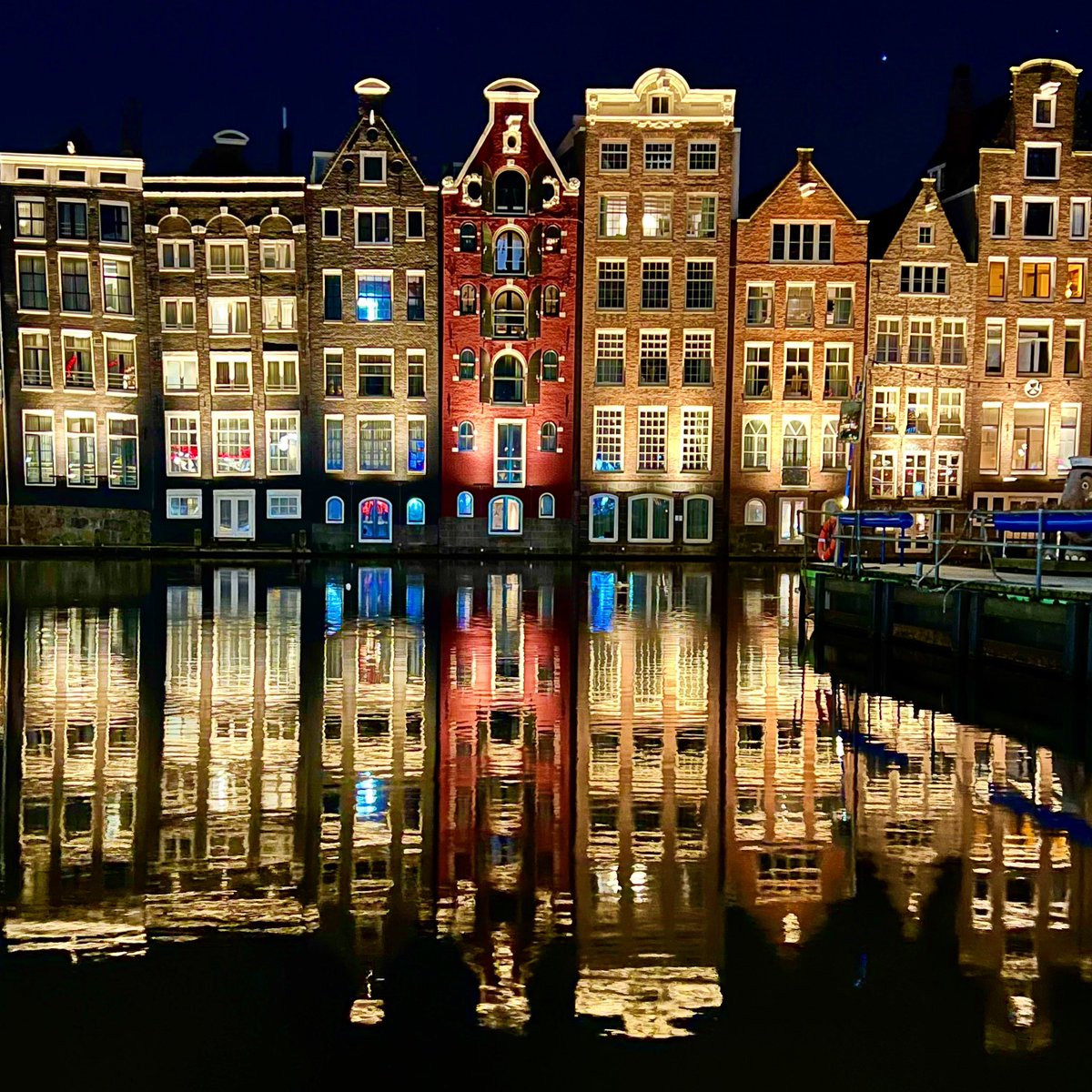 I’ve taken this photo several times before and this evening, as I walked to the Central Station from a party, I had to take it again. It’s freezing but the sky is so clear and the water is so still. I had to stop. 😁