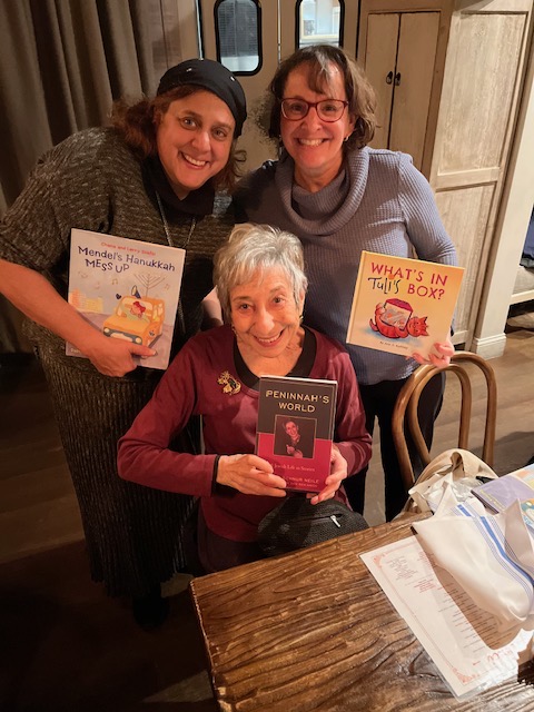 Today @chanastiefel and I got to have a long and delightful lunch with our former 
@sterncollege Professor, the legendary storyteller @PeninnahSchram.  A true honor! She is remarkable. #kidlit #storyteller #peninnahschram #kidlit #jewish @yeshivauniversity