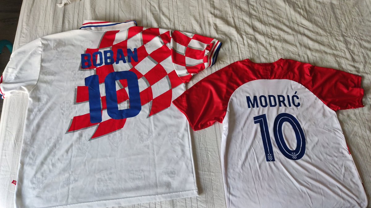 Listos para mañana con el cabro "chico". Cada generación con la suya.