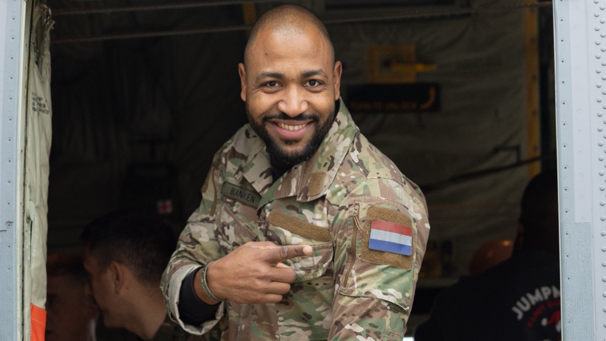 USACAPOC's tweet image. Operation Toy Drop 2.0 

Over 2,000 paratroopers joined jumpmasters from nine partner nations for OTD 2.0, December 4-13, 2022 at Fort Bragg, N.C.

📸 @USMC Cpl. Adam Henke
#interoperability #jointoperations #AATW #airborne #operationtoydrop2022