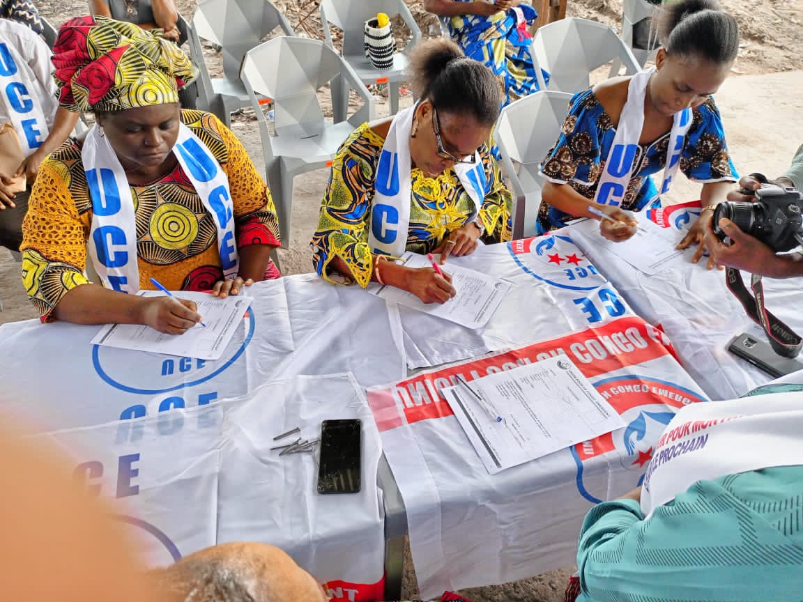 PartiUce's tweet photo. L'autorité morale du parti UCE, Hon. Chantal MAWAZO Ndyanabo, a participé à l'adhésion massive ds futures candidates députés venus de la Prov du Nord-Kivu, ce lundi 13 décembre 2022 au siege National de Kinshasa. Il s'agit de Laurène Shanyungu, Riziki Shanyungu et Lucie Shwagi. https://t.co/UGZ1yU8qrO
