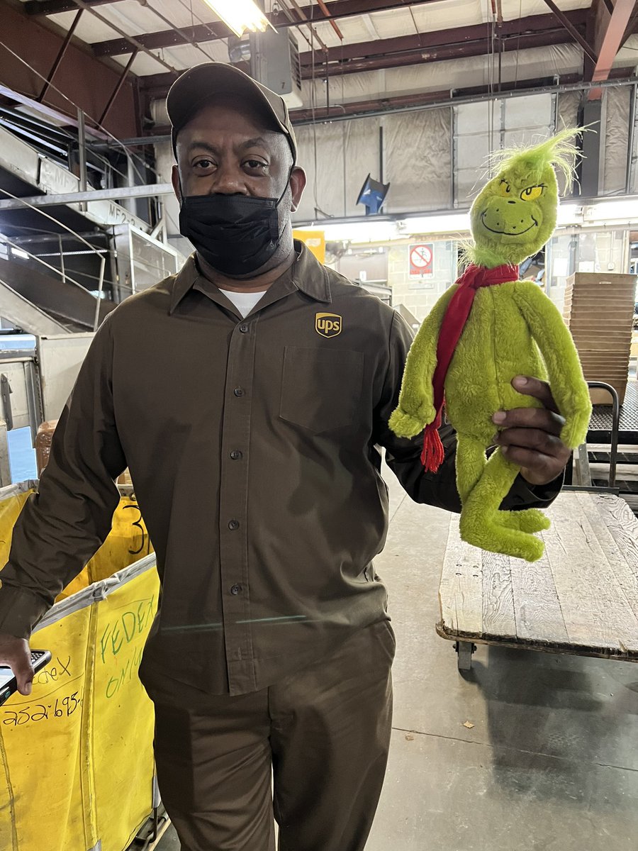 Remember, don’t be a Grinch about safety!🎅 many have already committed to using the methods they know work, will you?! #safety #ups #upsers #chsp #safety #safetyfirst #upssafety #browncafe #peakseason #northeastrocks #takethepledge