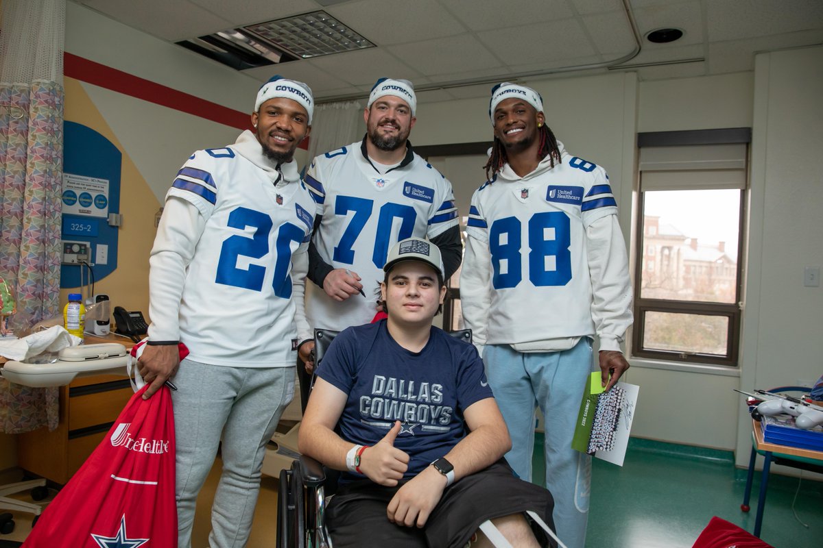 events_SRC's tweet photo. Players and cheerleaders from the @DallasCowboys visited Scottish Rite for Children today, bringing lots of joy and holiday cheer to our patients and families! ⭐️ Thank you for making wishes come true! ❤️ #cowboysgiveback #gocowboys #dallascowboys https://t.co/b129Yk1mQ2
