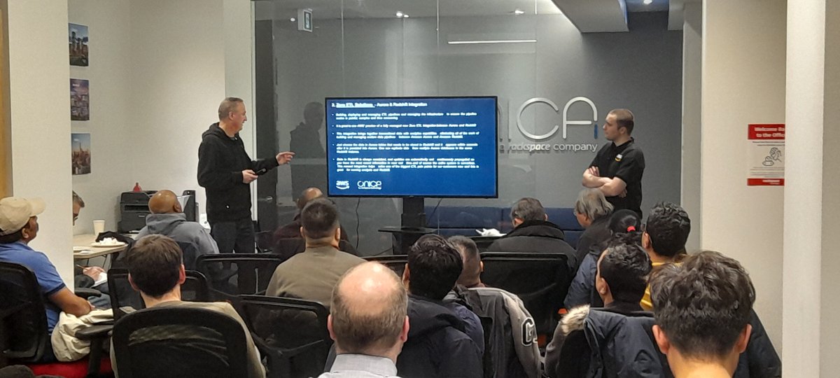 CloudDude_'s tweet photo. ☁️Seek content & Stay curious☁️
Toronto AWS user group sharing @AWSreInvent recap ..with a review of 20 new services.🤖
Enjoying 🍕🍕 too 😉
#toronto #onica #community #ReInvent https://t.co/qDs9fQ8WCj