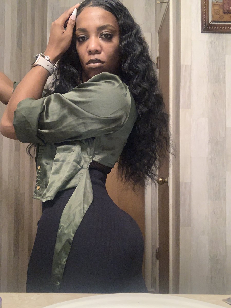 DatDamnMeMe90's tweet photo. Pretty &amp; Petite💕 I just sent my man 5 attachments 😜 https://t.co/Us6WySKCmN