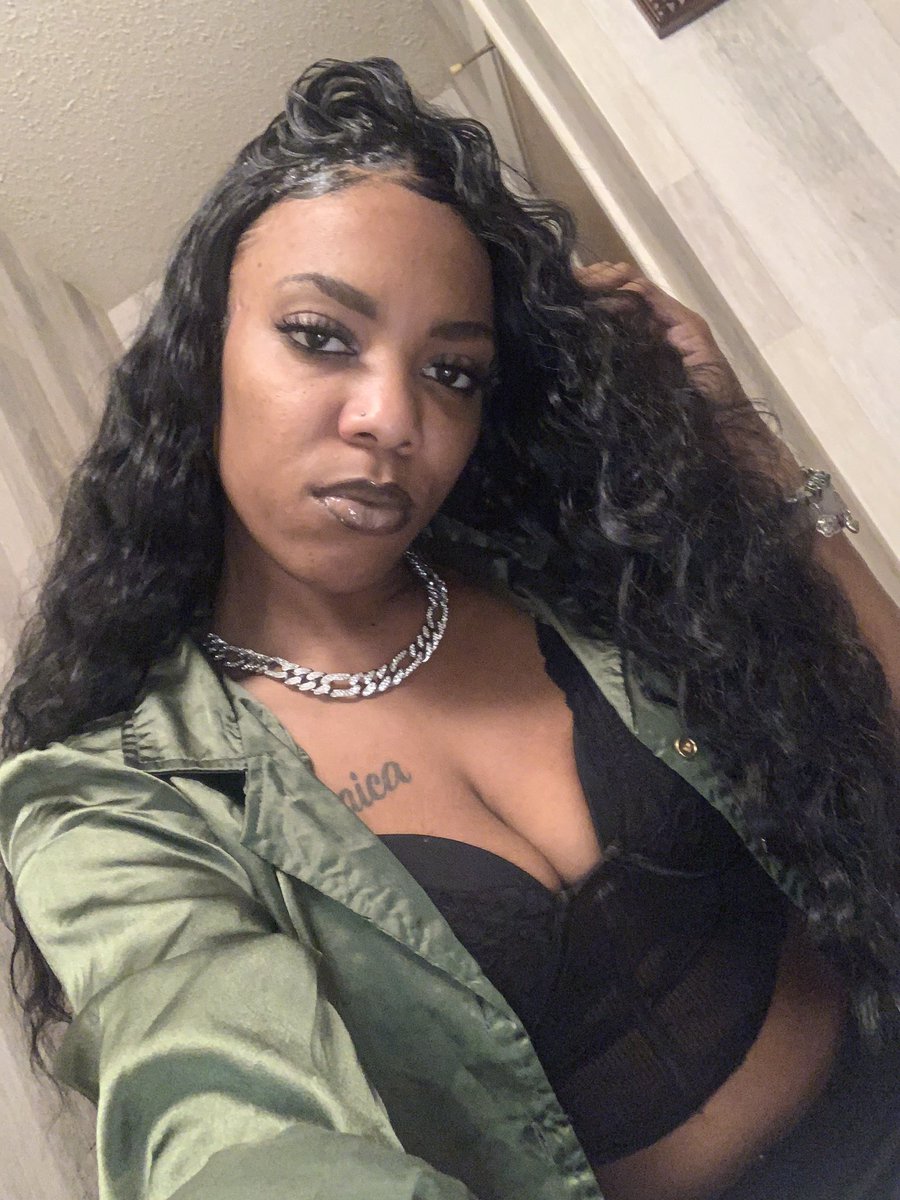 DatDamnMeMe90's tweet photo. Pretty &amp; Petite💕 I just sent my man 5 attachments 😜 https://t.co/Us6WySKCmN