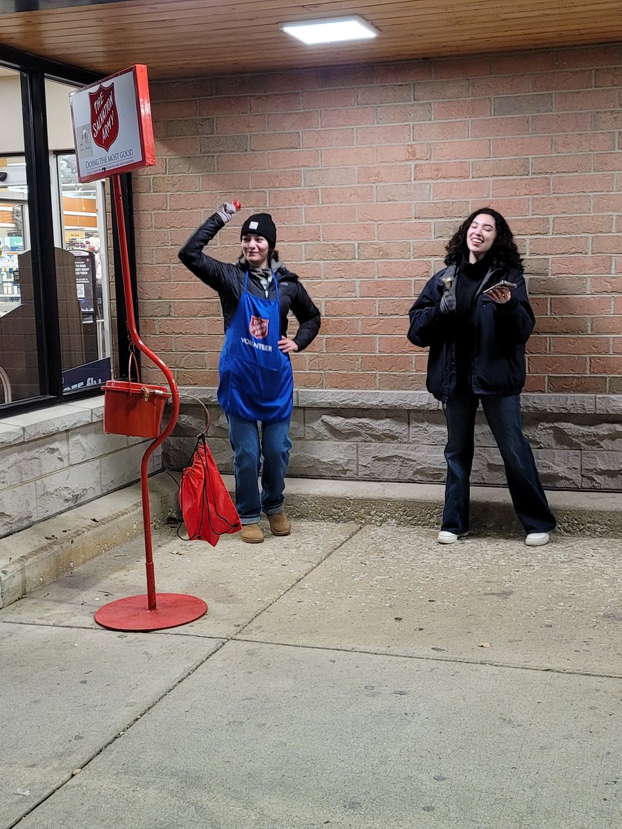EAHSDECA's tweet photo. And we're back #bellringing! Helping the #SalvationArmyAurora @EAHSDECA @IllinoisDECA https://t.co/znS4w8Oz2E