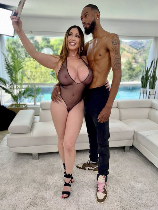 Don&rsquo;t miss my re scheduled LIVE show tmrw 7pm pac time -I&rsquo;m gonna get Railed 🍆 good!!! @H0llywoodCash