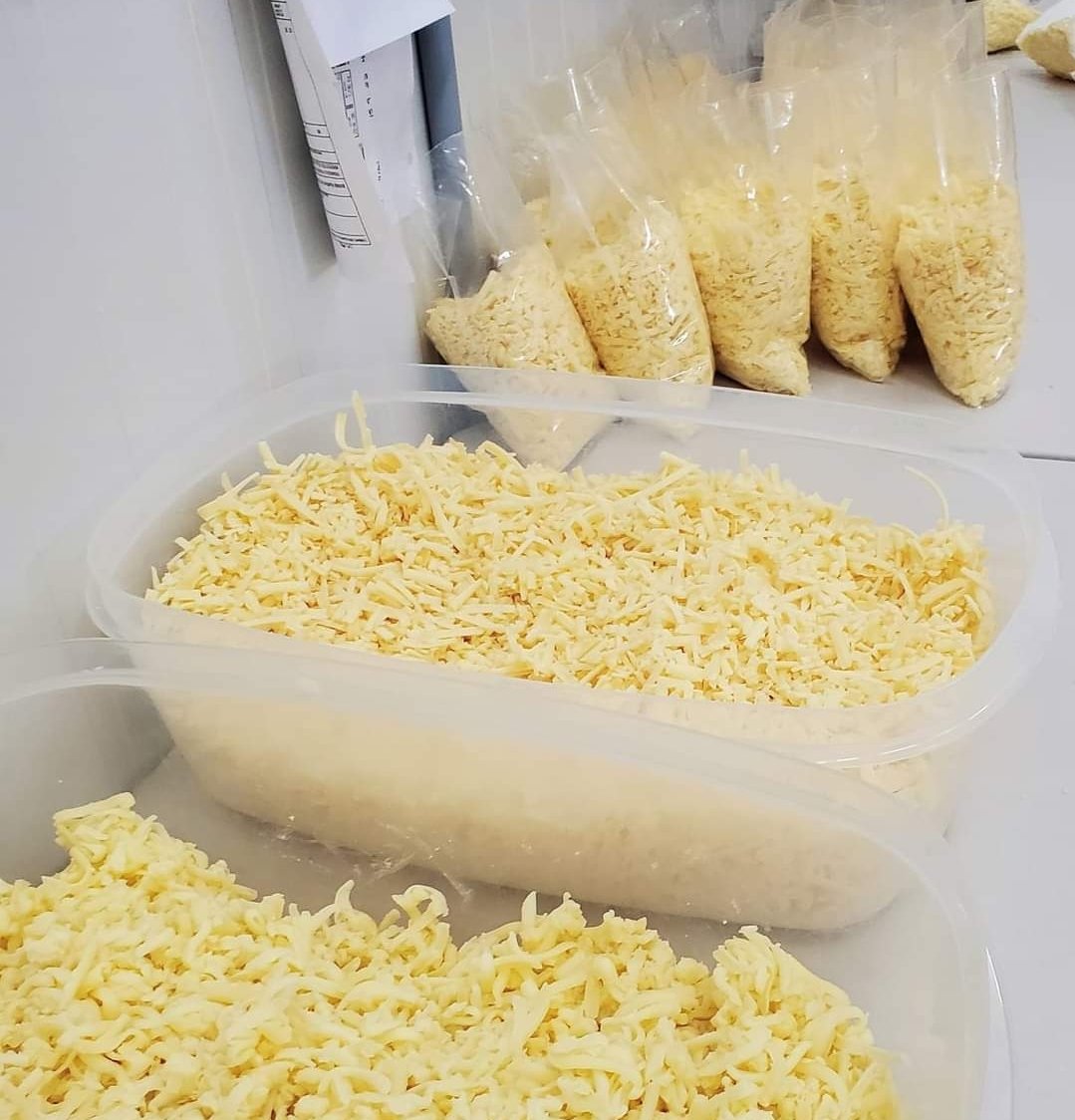 Mmmm....#fondue! 🧀 A special Christmas blend crafted by Hans, ready to make your holiday celebrations a little more cheesy!🎄
<a href="/ScenicHolsteins/">Hans Weber</a>