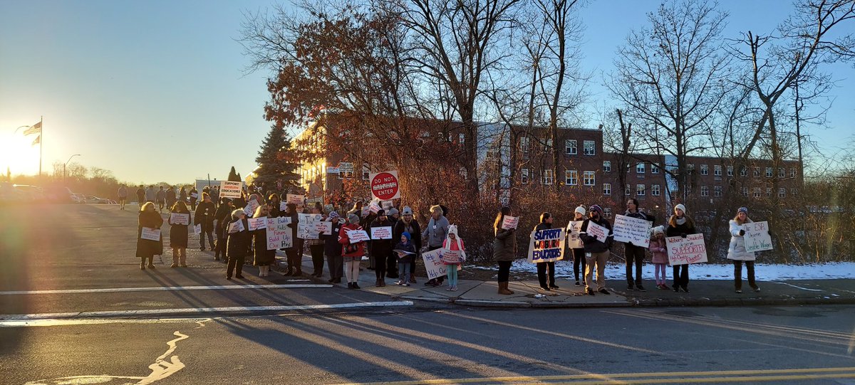 ReadingMA_SBWU's tweet photo. @MaldenEduAssoc @BostonSBWU @WoburnTeachers @massteacher It was a badass show of strength and impressive dedication to their students as well. So honored to have joined them today! https://t.co/kncUSgwuM4