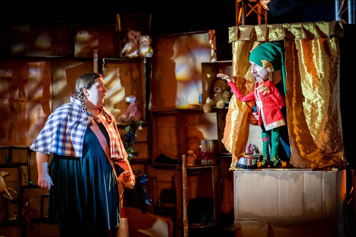 Wrapping up a Christmas Mystery - mailchi.mp/3be2bd5d6e2a/b… what's going on in the toyshop, can you help find Ted?