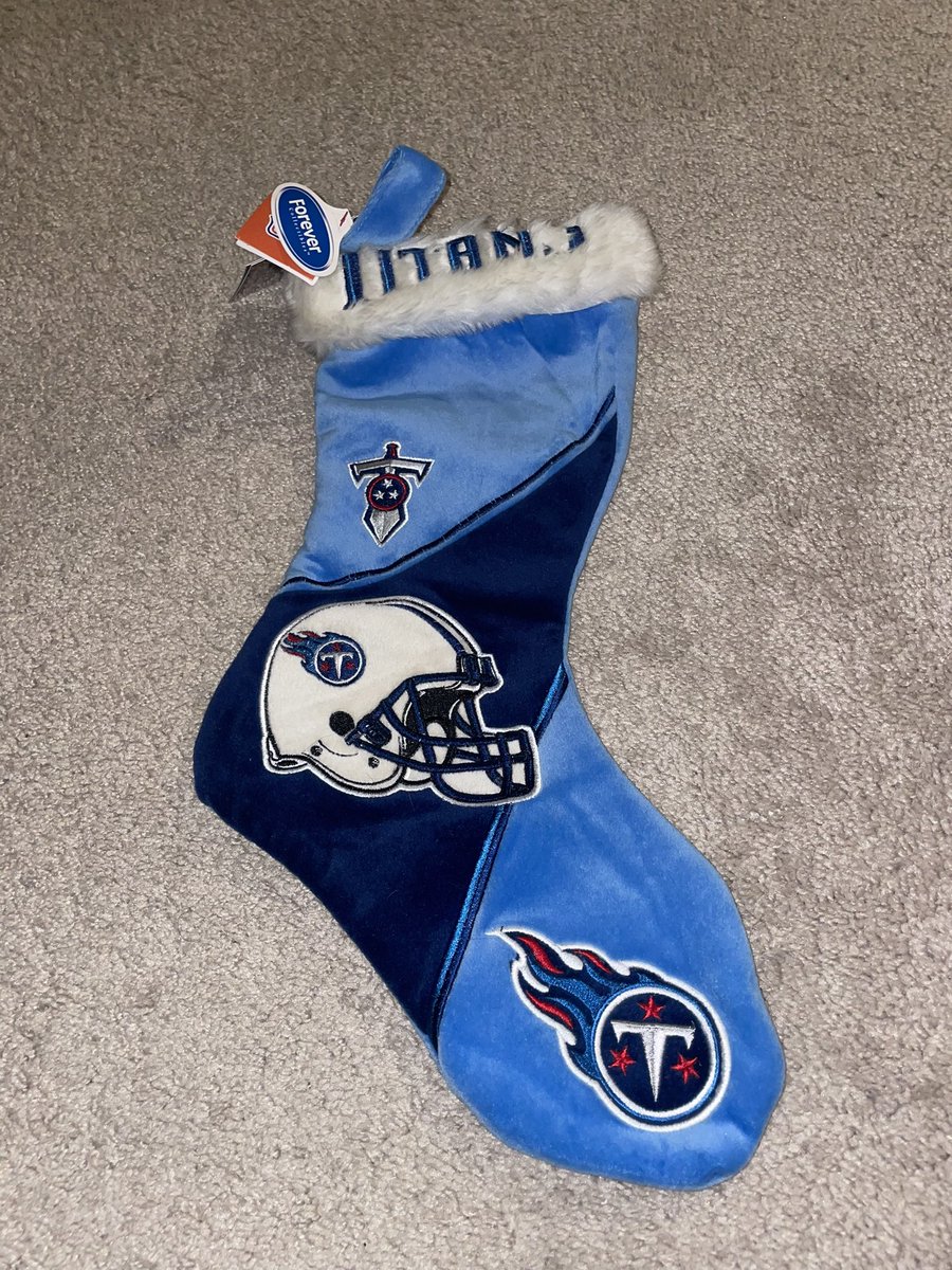 TheRealPres10's tweet photo. 🚨🚨#TITANS GIVEAWAY🚨🚨

It’s almost Christmas so let’s get in the spirit: giving away a Titans blanket, socks, scarf, stocking and cards of King Henry &amp; KB. 

Retweet for a chance to win. Winner can follow but must be a Titans fan.  Winner drawn Thursday night.

Merry Christmas https://t.co/zG3ECnZX0g