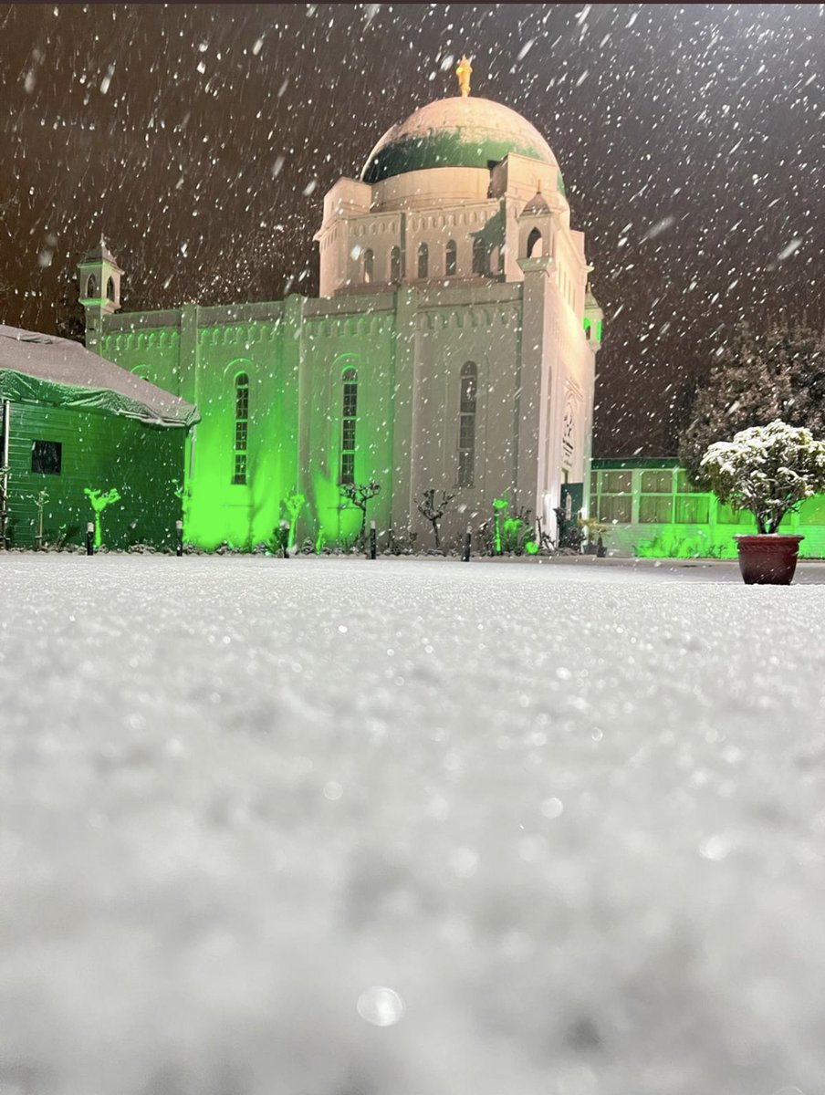 ailafaisal's tweet photo. “Guide us in the right path…”- The Holy Quran (1:6)

#FazalMosque #GressenhallRd #snowlondon https://t.co/yb69XuKIKt
