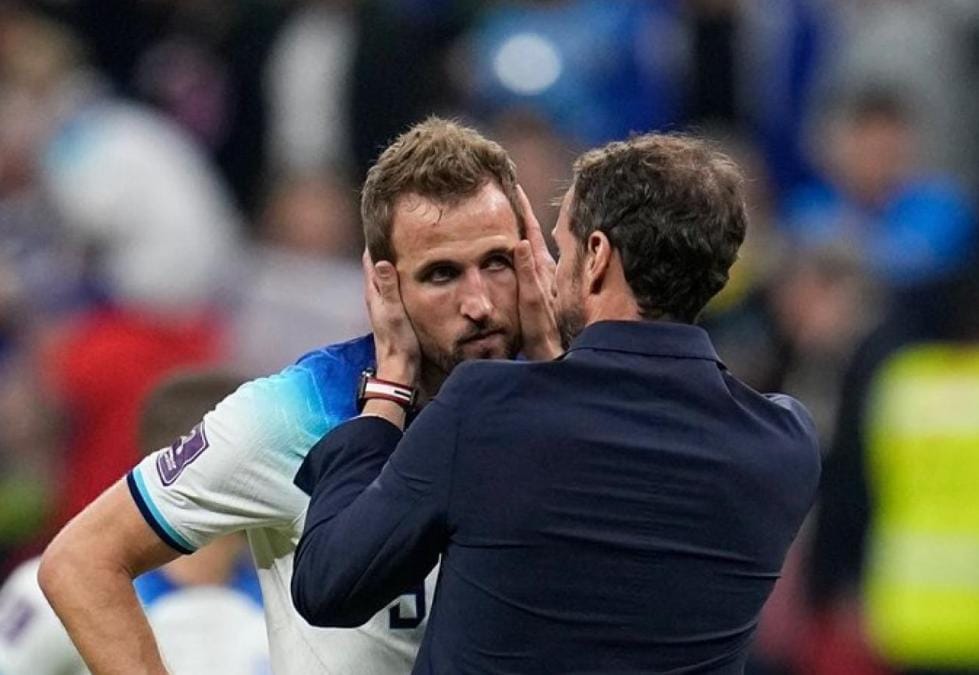 ma1993Magn's tweet photo. El Mensaje de apoyo de David Beckham para Harry Kane, el ex jugador salió a respaldar al actual capitán de la selección de Inglaterra tras la eliminación del Mundial. #QatarWorldCup2022 #Inglaterra https://t.co/ouyBmcNwYv