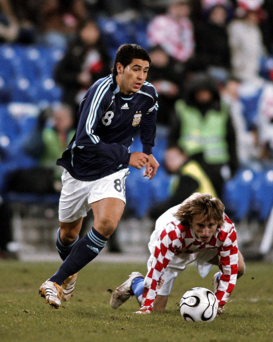 fotosroman10's tweet photo. Juan Román Riquelme vs. Croacia, año 2006 🇦🇷 https://t.co/1bWXFQOtvv