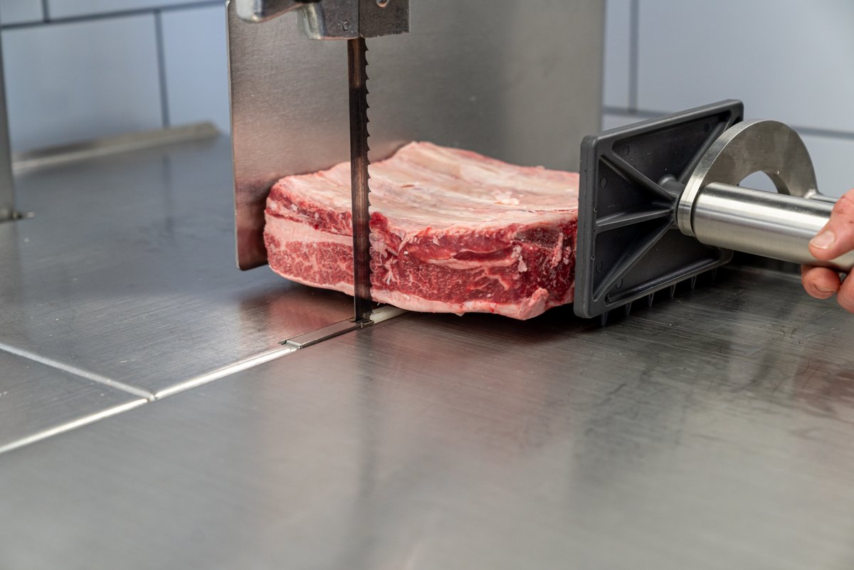 hobartusa's tweet photo. Handling items too close to the blade? Too close for comfort. Our integrated pusher option on the 6801 and 6614 #meatsaws eliminates the issue. Learn more. π₯© https://t.co/u1yzrxabcU https://t.co/bcJSjOar0R