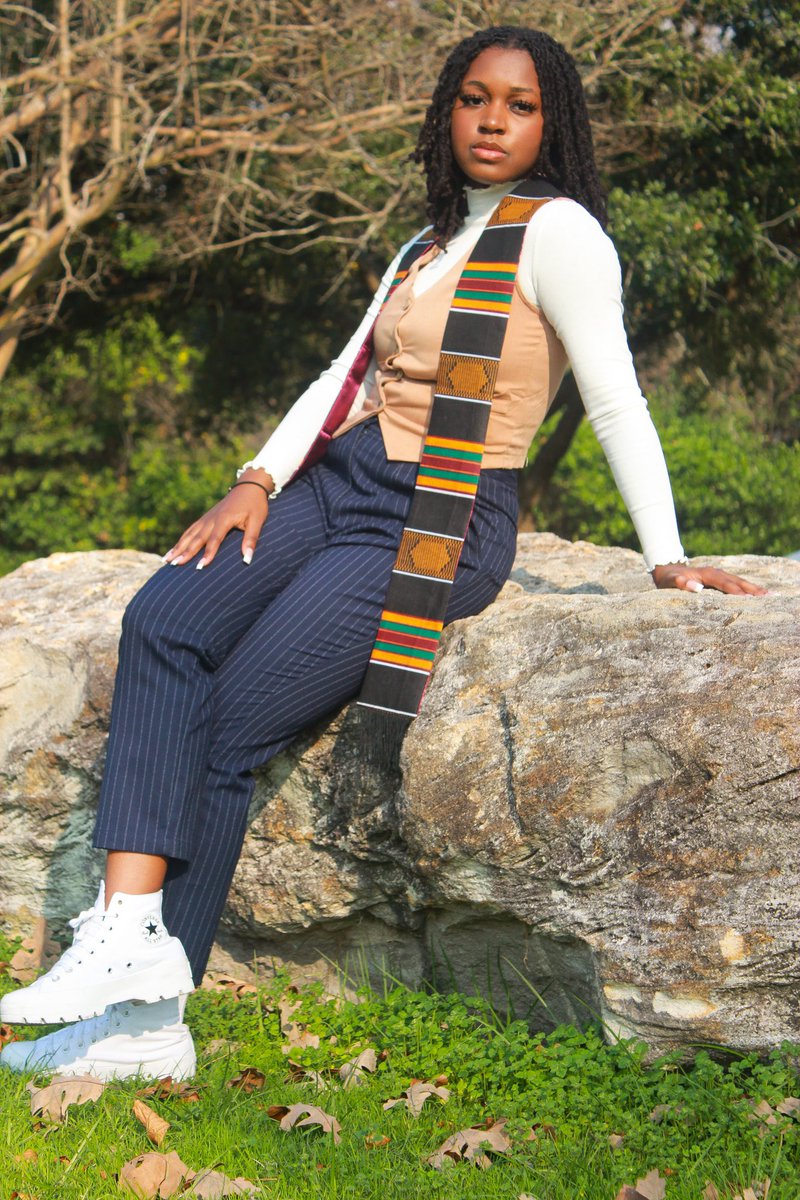 thydnee's tweet image. ✅ Honors College
✅ Intern at KPRC 2 Houston
✅Alpha Lambda Delta Service Organization 
✅ NABJ, Khaos Step, Sirens of Soul
✅ Magna Cum Laude w 3.8 GPA
✅ Teaching Assistant 

And now, 3.5 years later, Alumna 🥹 The next time y’all see me I’ll be a reporter. #finiSHed