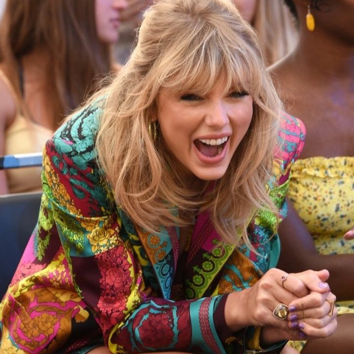 hourly taylor tweet media