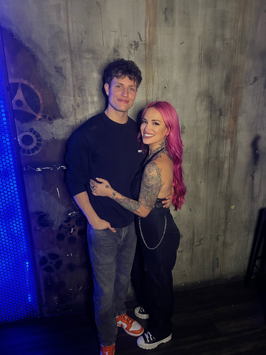 teamjennasea's tweet photo. He let me have my J-Lo side and he still looks better 😏
What an absolute treat hanging with @mattrife at Vulcan! #ripsteven #longliveashley https://t.co/wZfOWiK9b3
