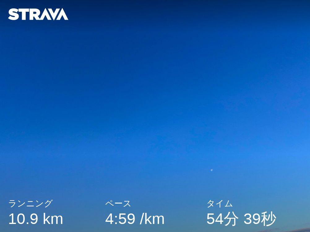 runrecording's tweet photo. 昨��の11kmくらい。とってもいい天気で気持ちよく走れました。右足はまだ痛いけど激痛というほどでもなく気になるくらいという感じに。休んでてもダメだったけどむしろ動いた方が良くなるのか？
#ジョギングの記録
#ジョギング
#朝ラン https://t.co/Ig1hlSWGvX