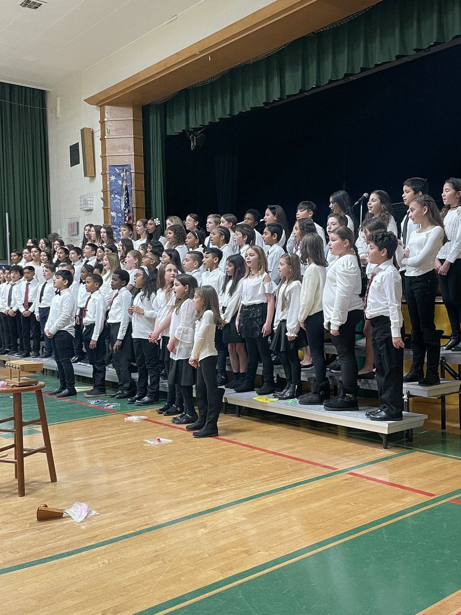 First concert of the season <a href="/VS13UFSD/">ValleyStream13UFSD</a>. Great job <a href="/WillowRoadVS13/">Willow Road School</a> ! So proud of our amazing music department.