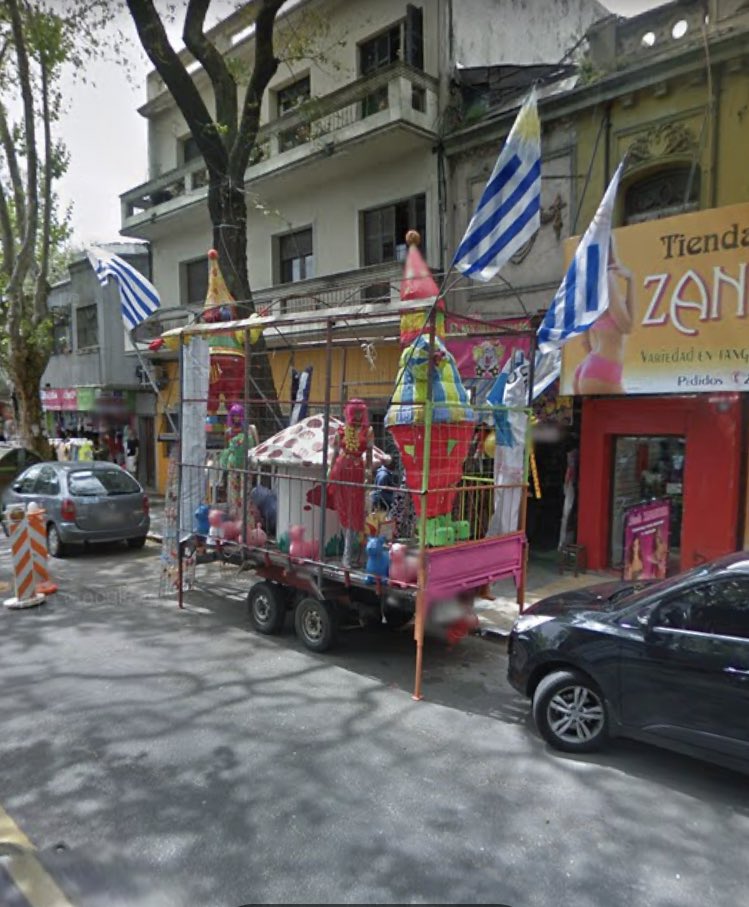 Si los llaman del Rey del Cotillón para trabajar con ellos les recomiendo que NO se presenten nunca. 
Mi prima entró por un contrato, la explotaron y la echaron con un sueldo de $10.000. Trabajando 9hs diarias, siendo que acordaron otro sueldo