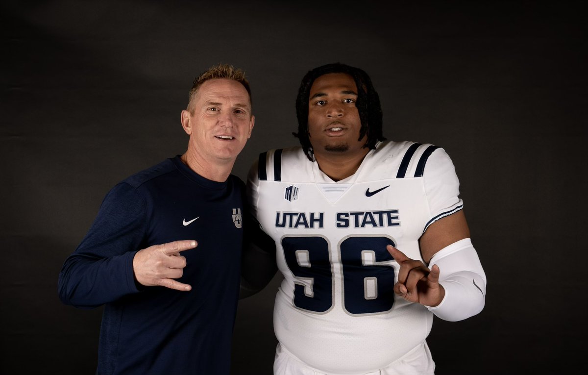 CliftonMosleyJr's tweet photo. USU I LOVED every bit of it 💙🤍 https://t.co/XYZaVtUjAo