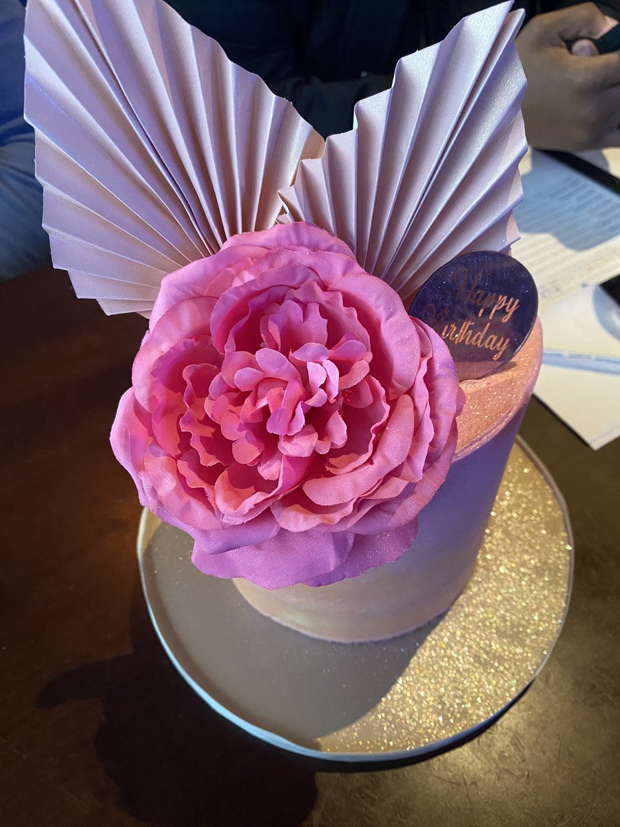AngelaGGaines's tweet photo. #RubyLaineCupcakes https://t.co/fYTf6EHdJ5