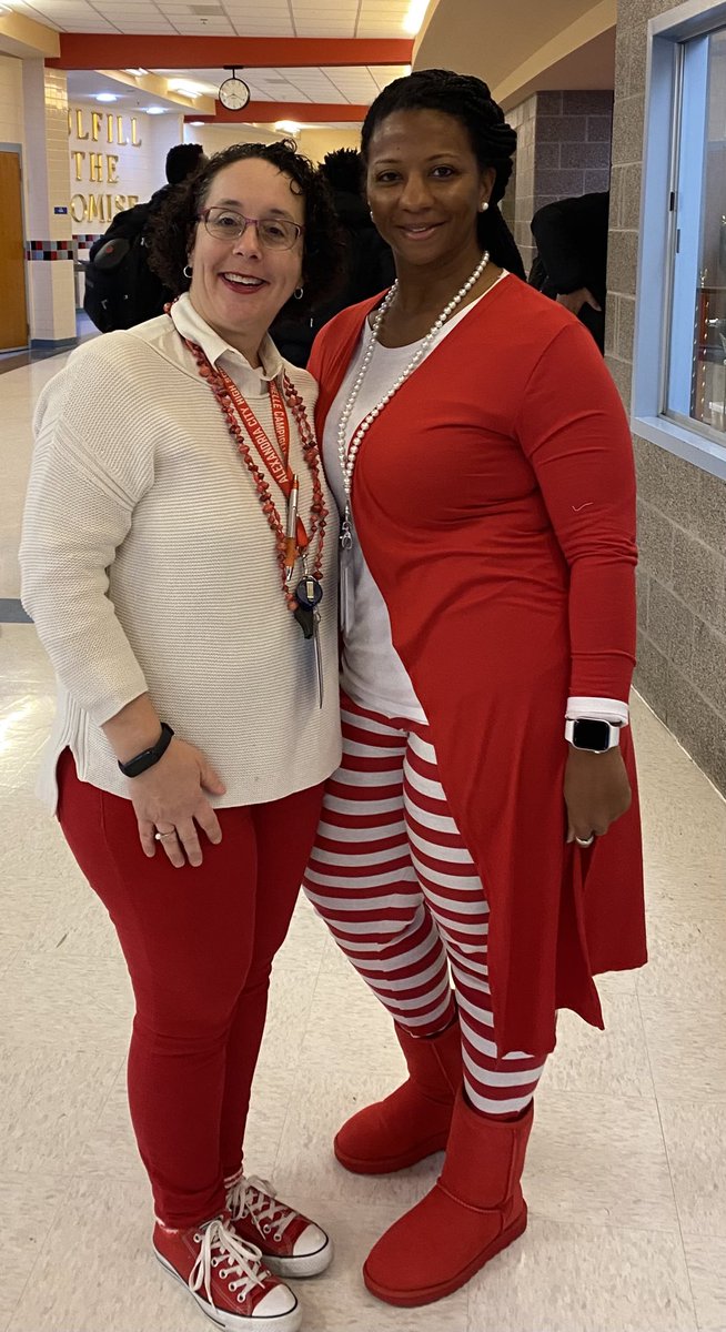 Twinning on Candy Cane Monday! ⁦@ACPSk12⁩ ⁦@PrincipalTitan⁩ ⁦@AlexCityTitans⁩ ⁦@IntlAcademyACHS⁩