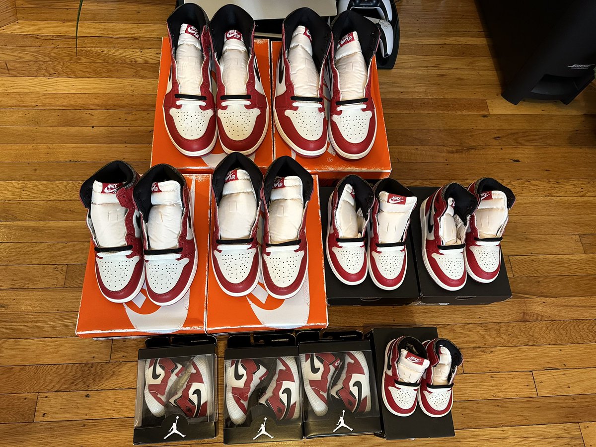 FriscoJonny's tweet photo. My top 5 pick ups this year In no order. If you know me, then you know I love lows, so I had to reach back for them mochas. Left some heat out too. What were your top pick ups this year? #top5sneakers2022 #sneakers #jordan #lowlife #aj1low #aj4 #AMM4 #travisscott #ts1 https://t.co/ciQnL6X5dg