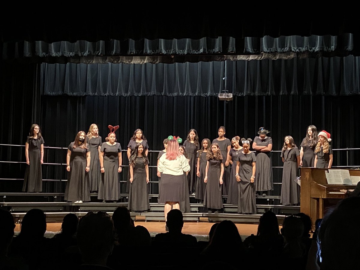 carby82's tweet photo. Krueger Choir performance 🎤 Love the holiday music!!!🎄🎅🏼 @PRINCIPALRUBIO @KMSAcademics @CoachHall608 @MsMLopez4 https://t.co/OnS4wAbmF0