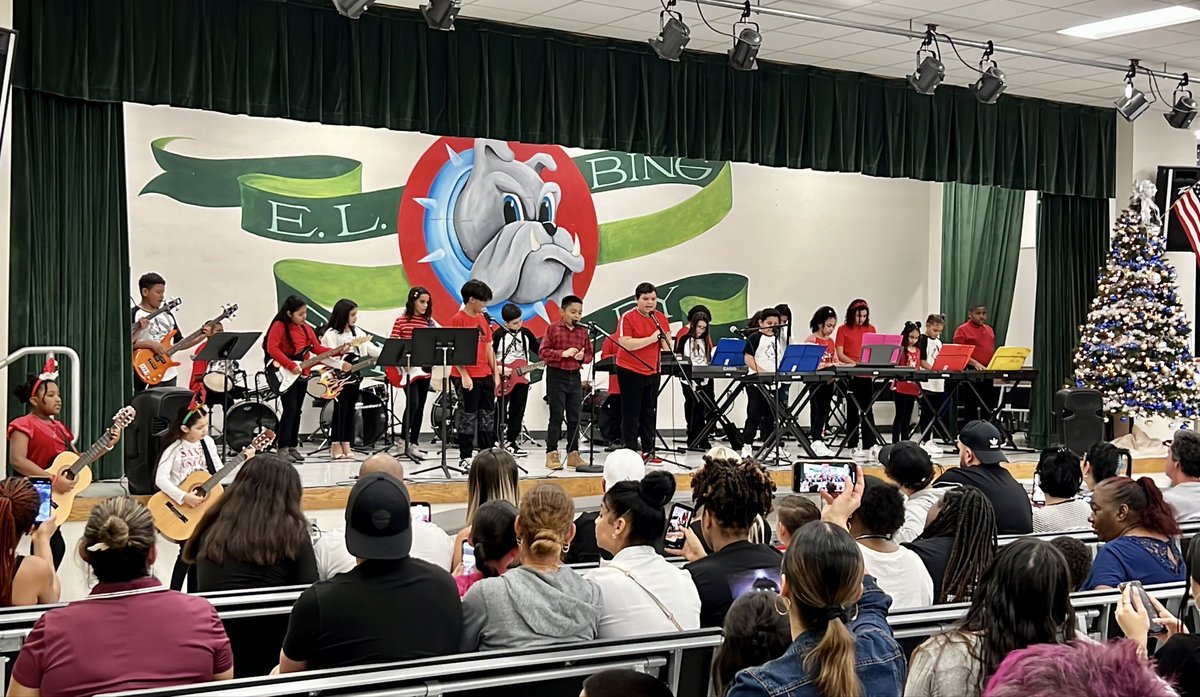 BingBulldogs's tweet image. 🎼 🎄Our Bing Rock Band &amp;amp; Chorus put on a wonderful holiday show led by music teacher, Mr. Jabril Williams! Families had a great time seeing and hearing their children perform on stage! @HillsboroughSch @HCPS_Music ☺️ #musicineducation