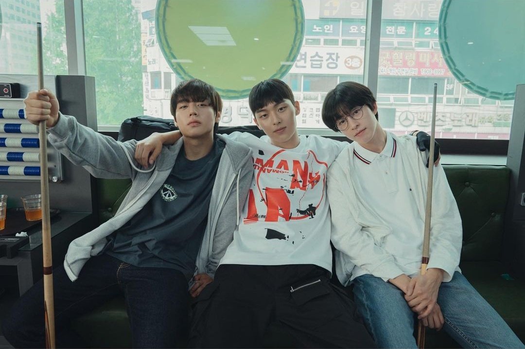 웨형 약영즈 데리고 뭐 좀 해 제발