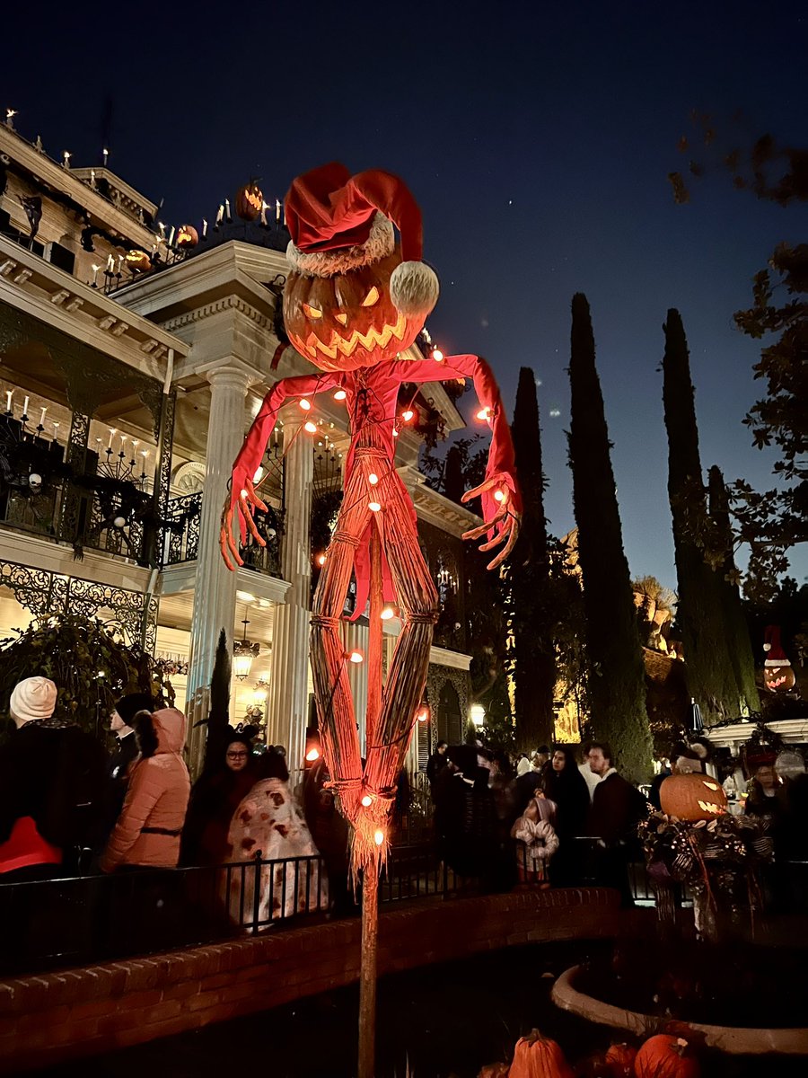 FusanoTreehouse's tweet photo. Some spooky Christmas cheer https://t.co/kaISGvrnzz