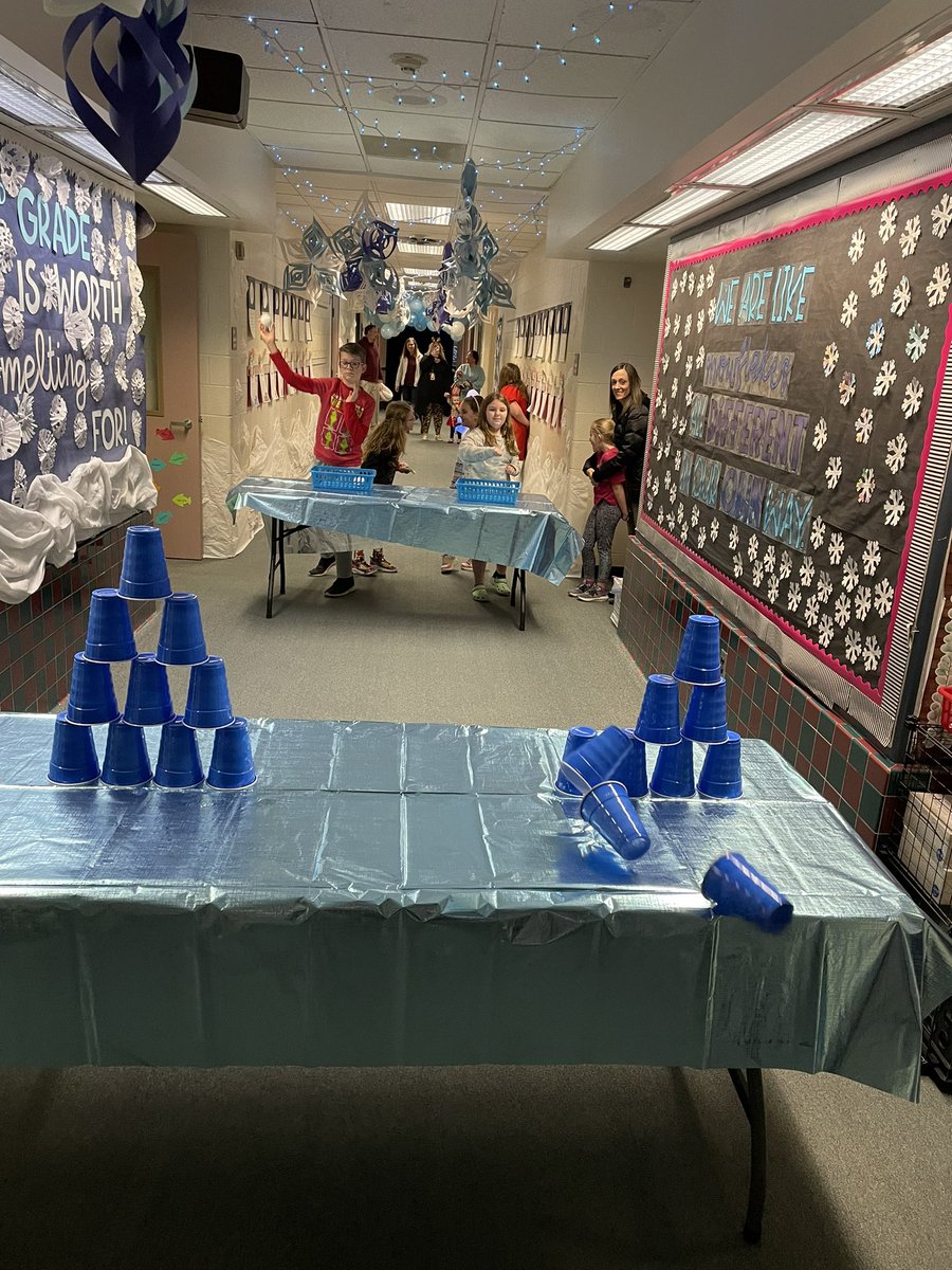 JaimeHartline's tweet photo. FOT students enjoyed a night of fun with winter and holiday themed games, activities and treats this evening! Great job parents, teachers and students! #hasdtigers https://t.co/guED7hFn0U