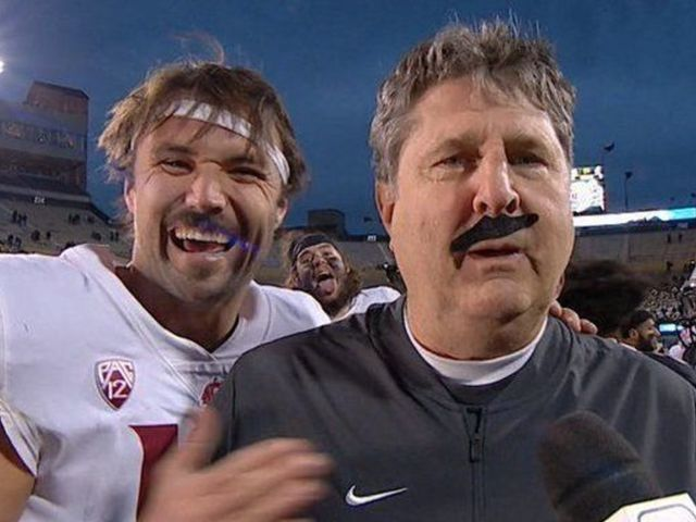 TerryFranconia's tweet photo. RIP Mike Leach truly a legend 🙏🙏🙏 https://t.co/iUY4ZVz1Yb