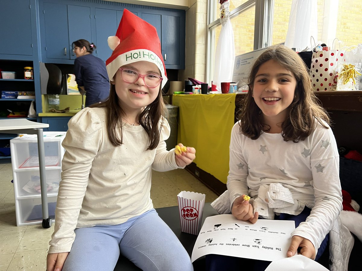 WEunified's tweet photo. What a special way to kickstart this last week of school before the holidays! For our fall kickoff event, we read about the Holiday Train Show and made our own version of holiday trains- gingerbread style! 🎄🎁 @ah_ucs @WoodridgeElem @AHISD #BeTheWe #NoPlaceLikeAHISD https://t.co/ReZhUgZtHz