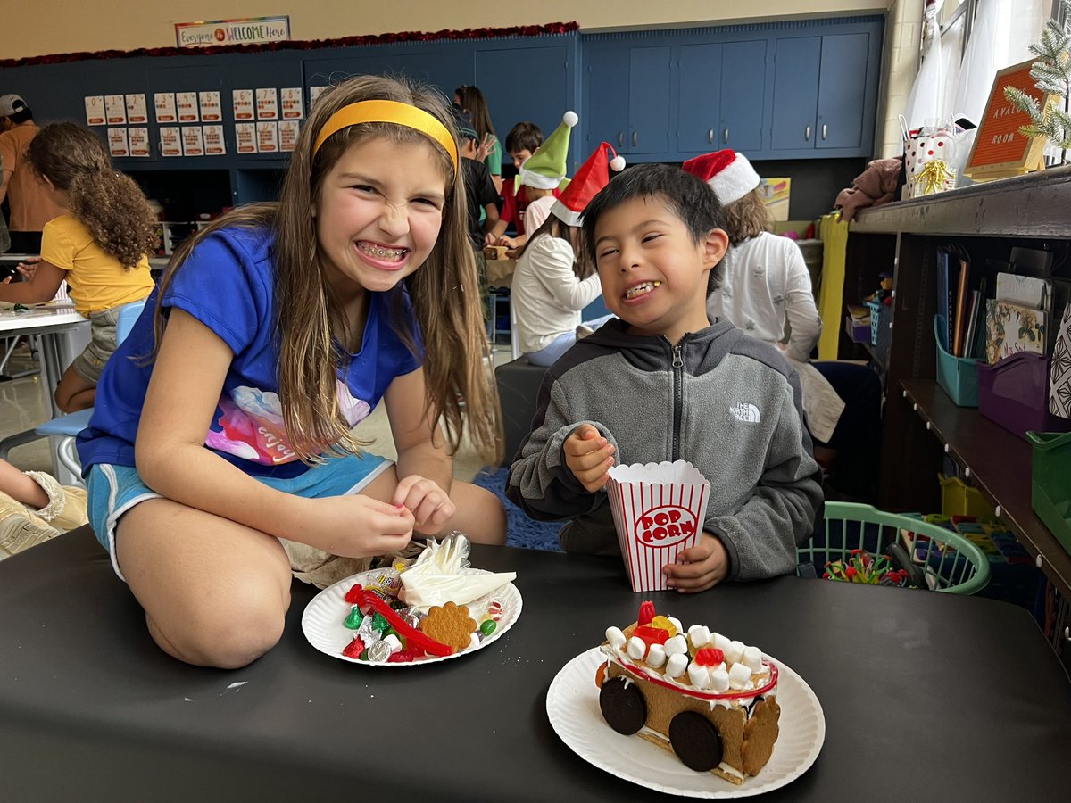 WEunified's tweet photo. What a special way to kickstart this last week of school before the holidays! For our fall kickoff event, we read about the Holiday Train Show and made our own version of holiday trains- gingerbread style! 🎄🎁 @ah_ucs @WoodridgeElem @AHISD #BeTheWe #NoPlaceLikeAHISD https://t.co/ReZhUgZtHz