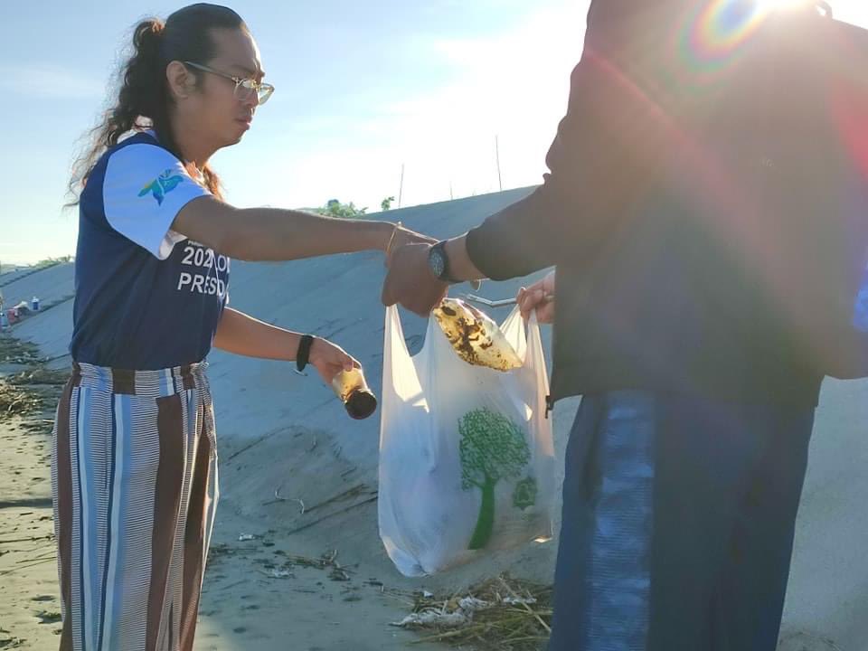 bagoongjaycees's tweet photo. 𝗙𝗢𝗥 𝗔 𝗖𝗟𝗘𝗔𝗡𝗘𝗥 𝗢𝗖𝗘𝗔𝗡

To support the call on environmental preservation and protection, JCI Lingayen Bagoong conducted a Coastal Clean-Up at Binmaley Beach on November 6, 2022. 

#JCILingayenBagoong https://t.co/lfrJwgHVgs