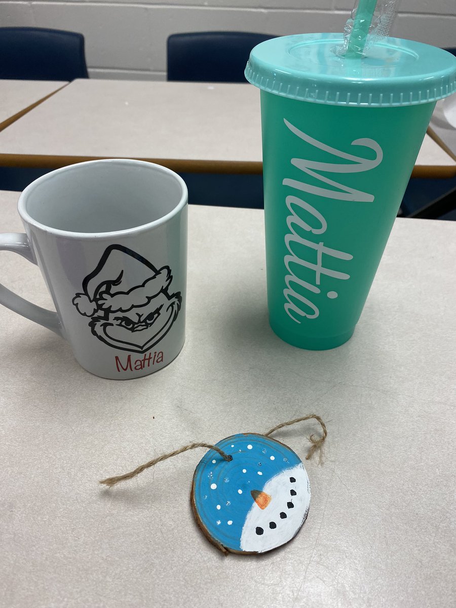 Caroline haering (@mmecarohaering) on Twitter photo Craft club was again a success 😀<a href="/FrankRyanOCSB/">Frank Ryan Catholic Intermediate School</a> <a href="/OttCatholicSB/">Ottawa Catholic School Board</a> Craft club was again a success 😀<a href="/FrankRyanOCSB/">Frank Ryan Catholic Intermediate School</a> <a href="/OttCatholicSB/">Ottawa Catholic School Board</a>