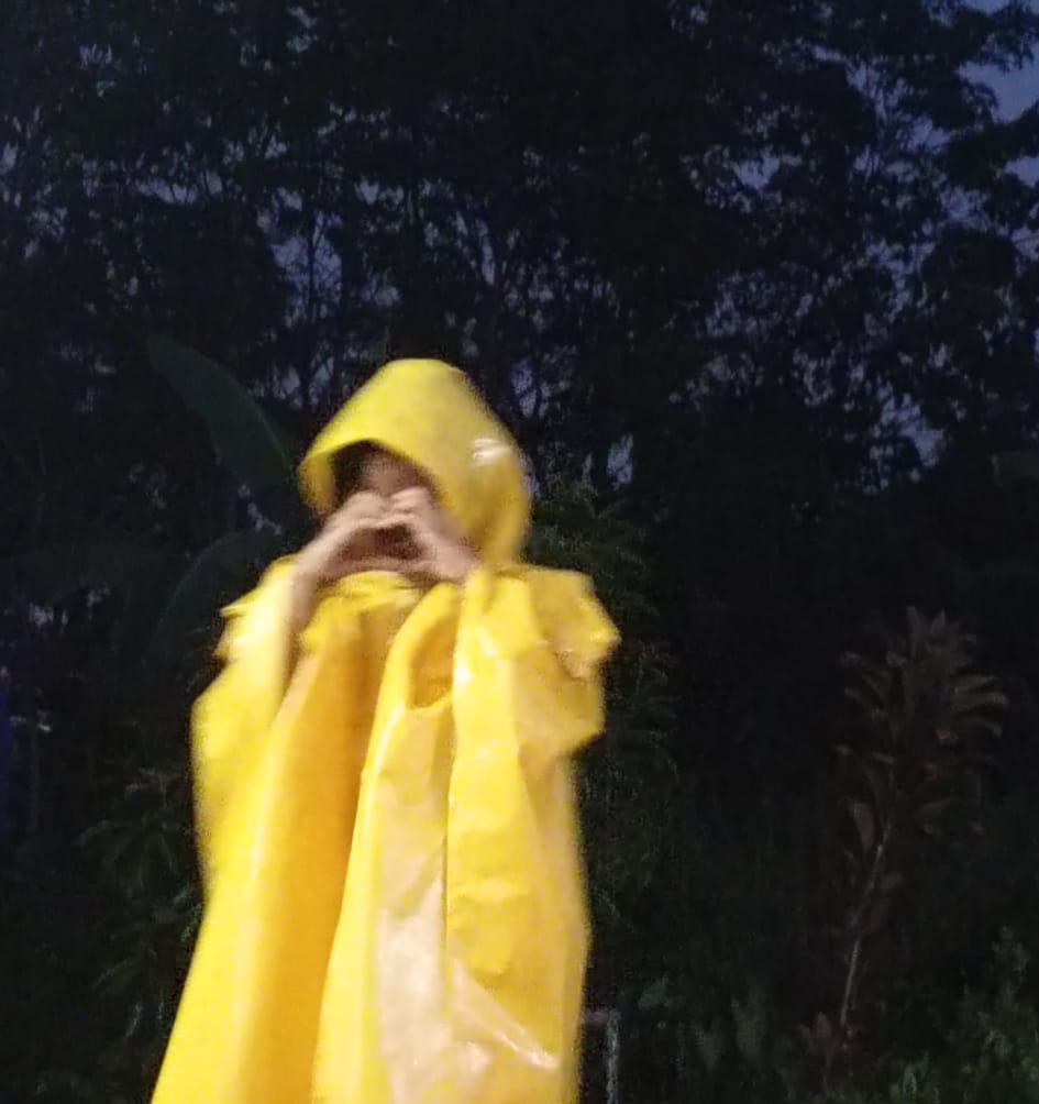 Sotifyp's tweet photo. kemarin gw mandi hujan,ya iseng iseng sih fotoin yaudh jadinya gini. I think this is so cute HAHAHA #hujan #Rain #rprl #yesterday https://t.co/sP7V9hiNOF