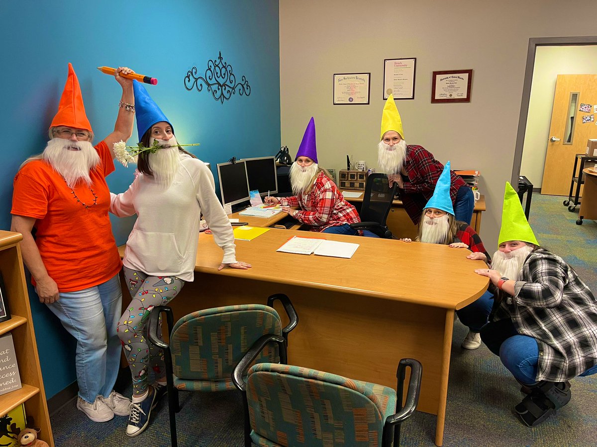 JWESfamily's tweet photo. We did have to keep extra eyes on this holiday squad. 👀
They were up to G N O M E good in the principals office! 🤭🤫
#WalkerStrong #TeamWalker #SCPS #WalkerWinterFun https://t.co/qijubtCOty