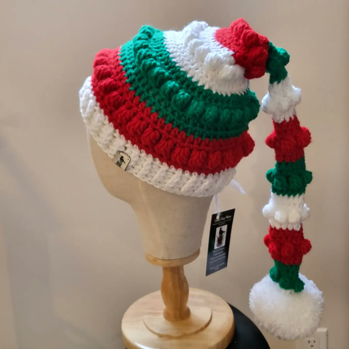BookishMadHattr's tweet photo. I'll have to make sure to have more of these on hand for next season

#crochet #crocheter #crocheteroftwitter #crochetchristmas #stockingcap #bumpysleighrideelfcap #frenchieleigh #yarnspirations #redheartyarns #handmade #handmadeisbest #supporthandmade #shopsmall #yarnlife https://t.co/vXIVWrXRnA