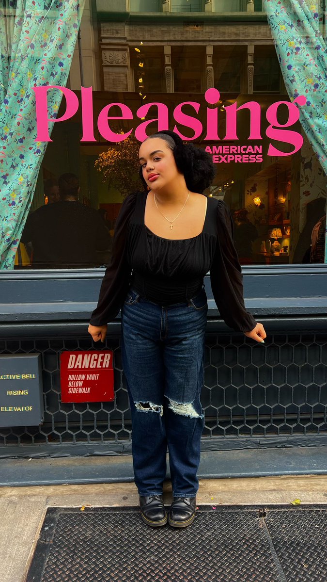 selenalisaa's tweet photo. Pleasing Pop Up NYC 😚🫶🏽 || ft one of the coolest pleasing workers!! 🤭
#pleasing #pleasingpopup #nyc https://t.co/kxqHr7mjGJ