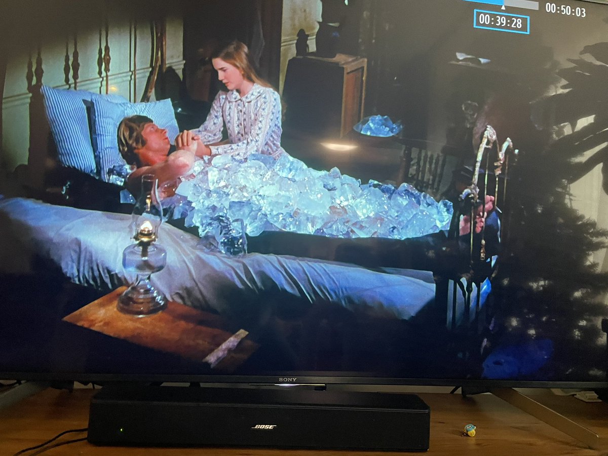 大草原の小さな家をやってたので見てたら、娘の恋人が肺炎で高熱を出し「氷づけにしてる」っていうシーン。
文字通り氷づけになってて笑った。