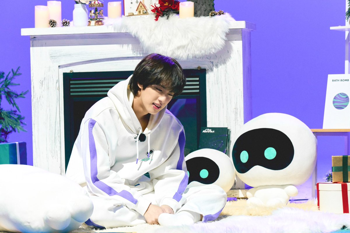 on_kive's tweet photo. 석진이와 친한 쉐프님을 아는 지인이 제가 아미라는 걸 알고 있었어요..어느 날 거짓말같이 석진이가 한 싸인을 수령하게 됐는데요…대략 11월 말쯤에 해준 것 같습니다..
그냥 간직하려다가 석진이 글씨가 괜시리 더 앙증맞고 함께보면 더 행복할 것같아서 공유합니다🥺… #석진아잘댕겨와 https://t.co/VvxkygsQ8k