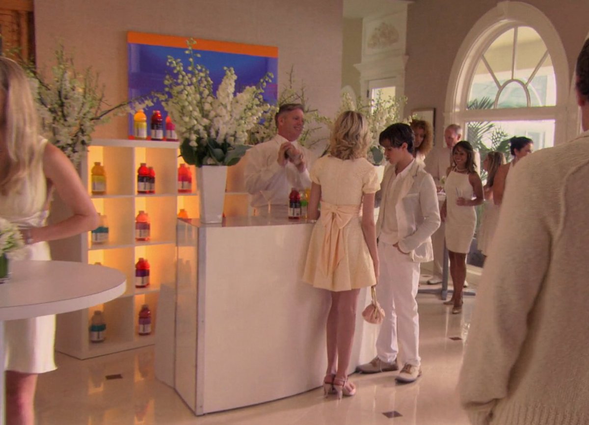 mikesmicYT's tweet photo. need to go to the Vitamin Water White Party with Tinsley Mortimer ASAP https://t.co/W5iY4iIF8q