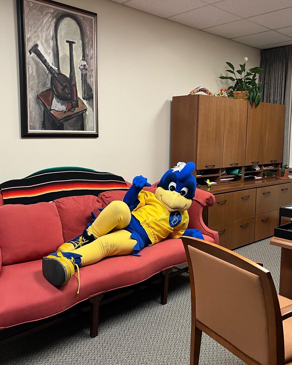 tadawes's tweet photo. #YouDee wasn’t available, but we loved having #BabyBlue help to deliver pizza to our students (and young friends) during #stressless activities at the @UDLibrary. And look! Baby Blue visited my office! #GoBlueHens https://t.co/SOVqJFoYt1
