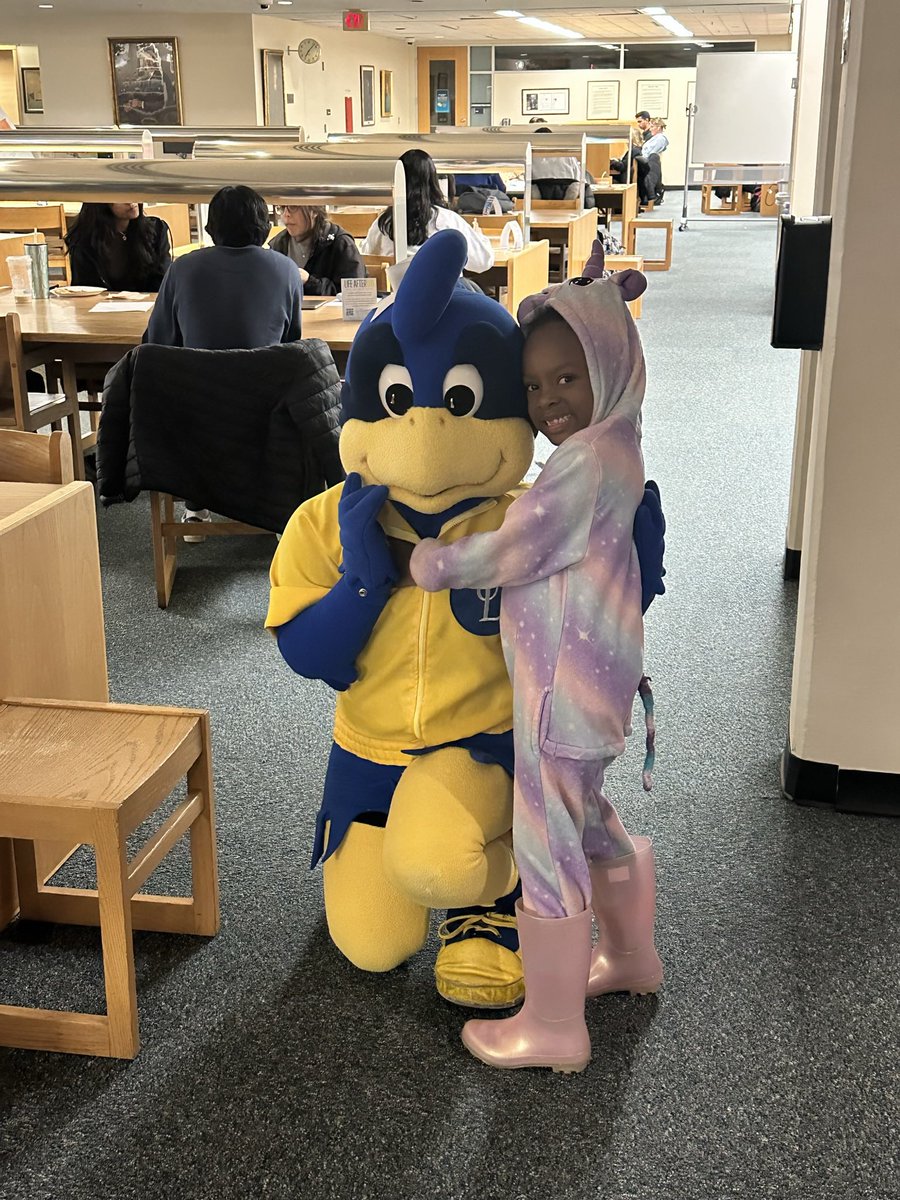 tadawes's tweet photo. #YouDee wasn’t available, but we loved having #BabyBlue help to deliver pizza to our students (and young friends) during #stressless activities at the @UDLibrary. And look! Baby Blue visited my office! #GoBlueHens https://t.co/SOVqJFoYt1