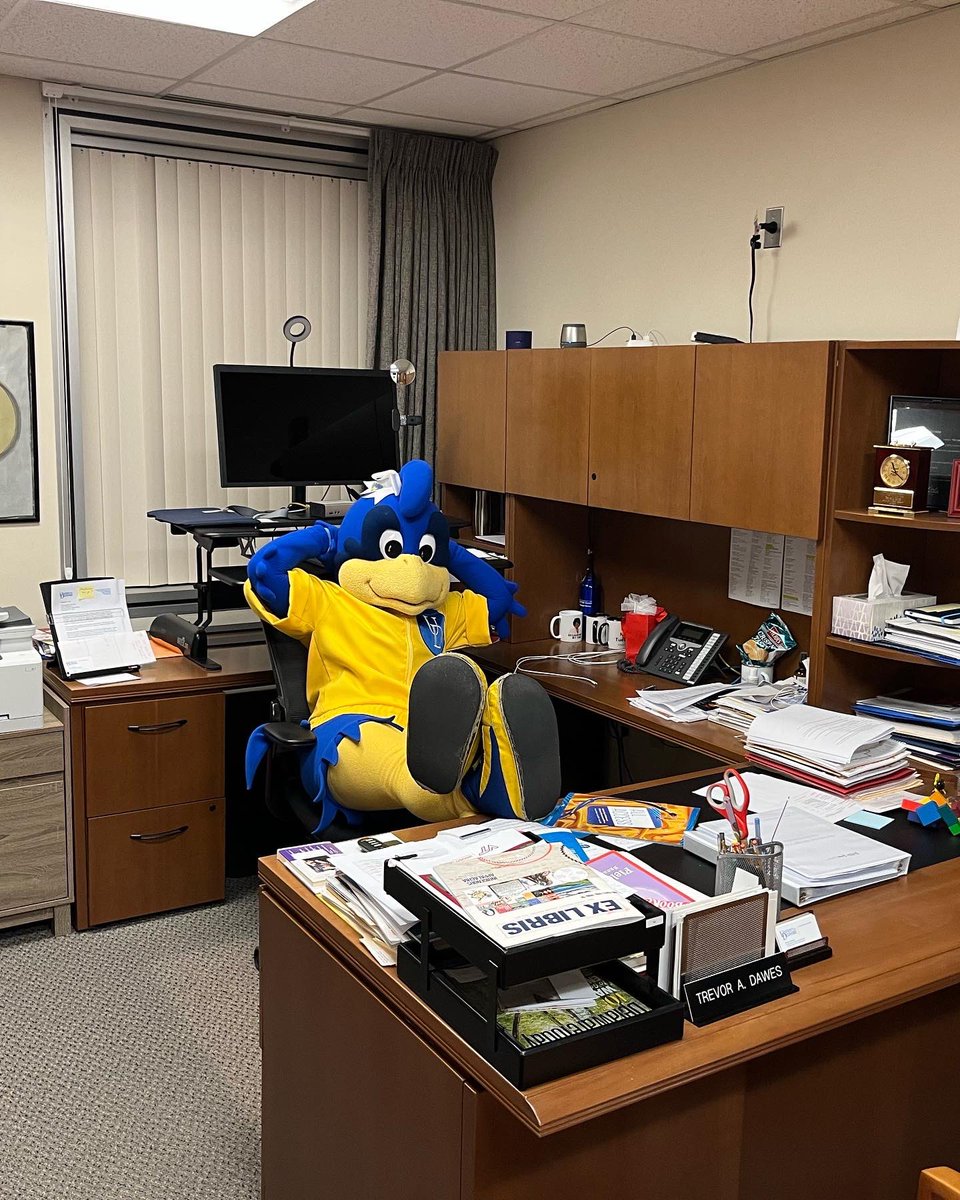 tadawes's tweet photo. #YouDee wasn’t available, but we loved having #BabyBlue help to deliver pizza to our students (and young friends) during #stressless activities at the @UDLibrary. And look! Baby Blue visited my office! #GoBlueHens https://t.co/SOVqJFoYt1